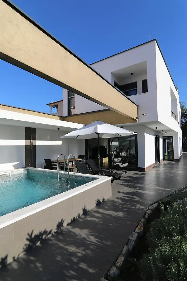 Neptunia - 4 Bedroom Villa Medulin Croatia