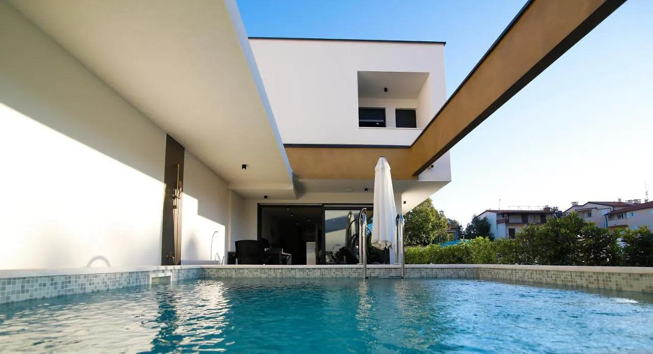 Neptunia - 4 Bedroom Villa Medulin