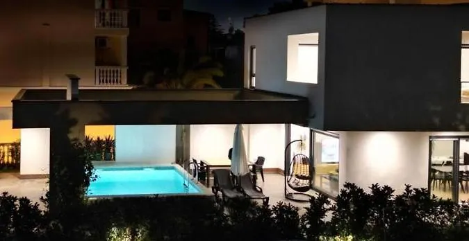 Neptunia - 4 Bedroom Villa Medulin