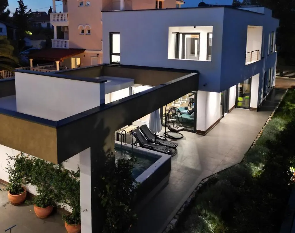 Neptunia - 4 Bedroom Villa Medulin Croatia