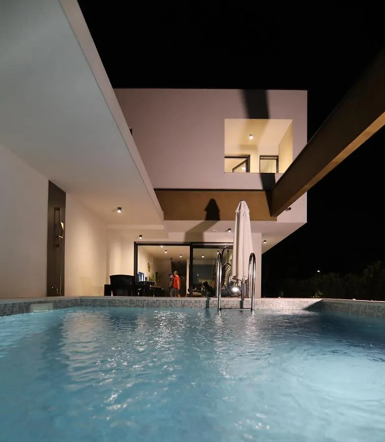 Neptunia - 4 Bedroom Villa Medulin 0*,  Croatia