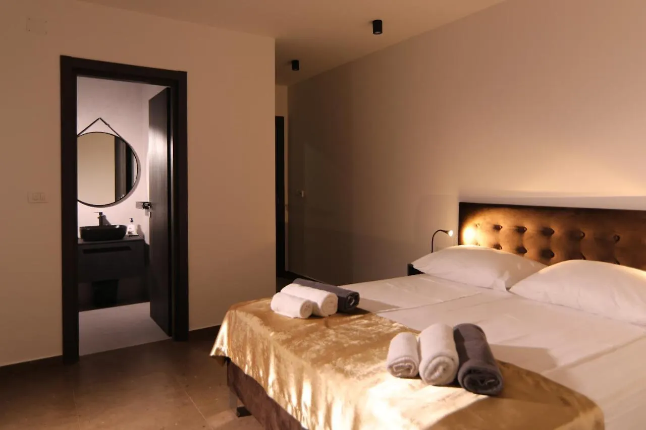 Neptunia - 4 Bedroom Villa Medulin 0*,
