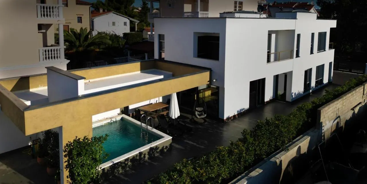 Neptunia - 4 Bedroom Villa Medulin