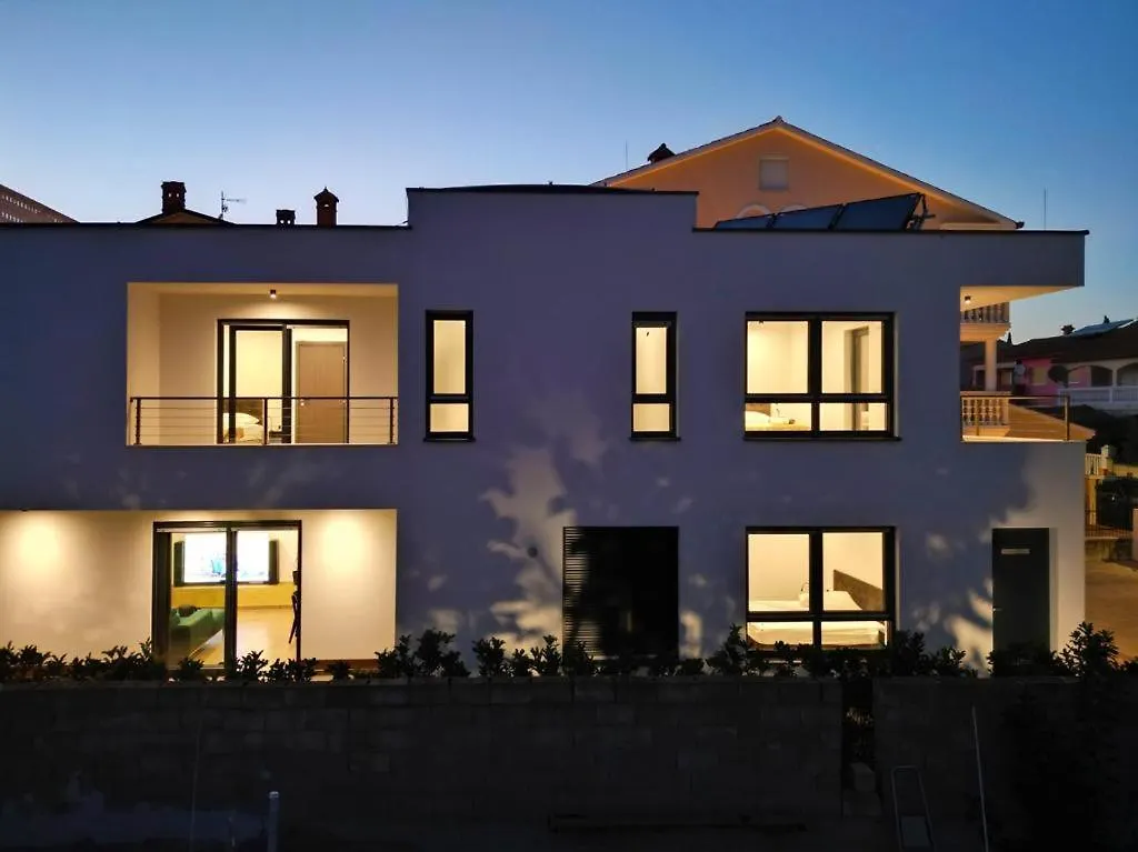 Neptunia - 4 Bedroom Villa Medulin Croatia