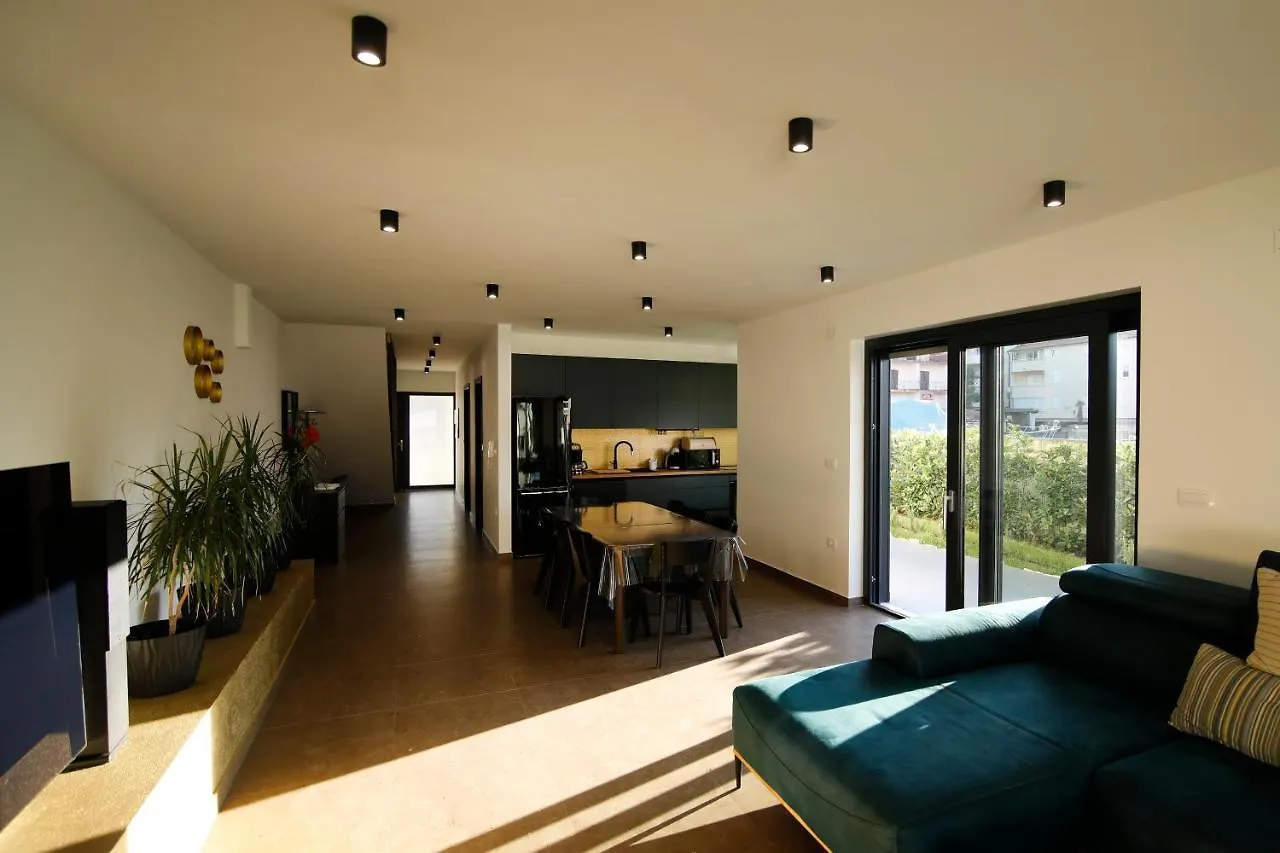 Neptunia - 4 Bedroom Villa Medulin Croatia