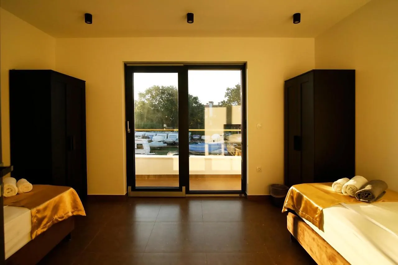 Neptunia - 4 Bedroom Villa Medulin
